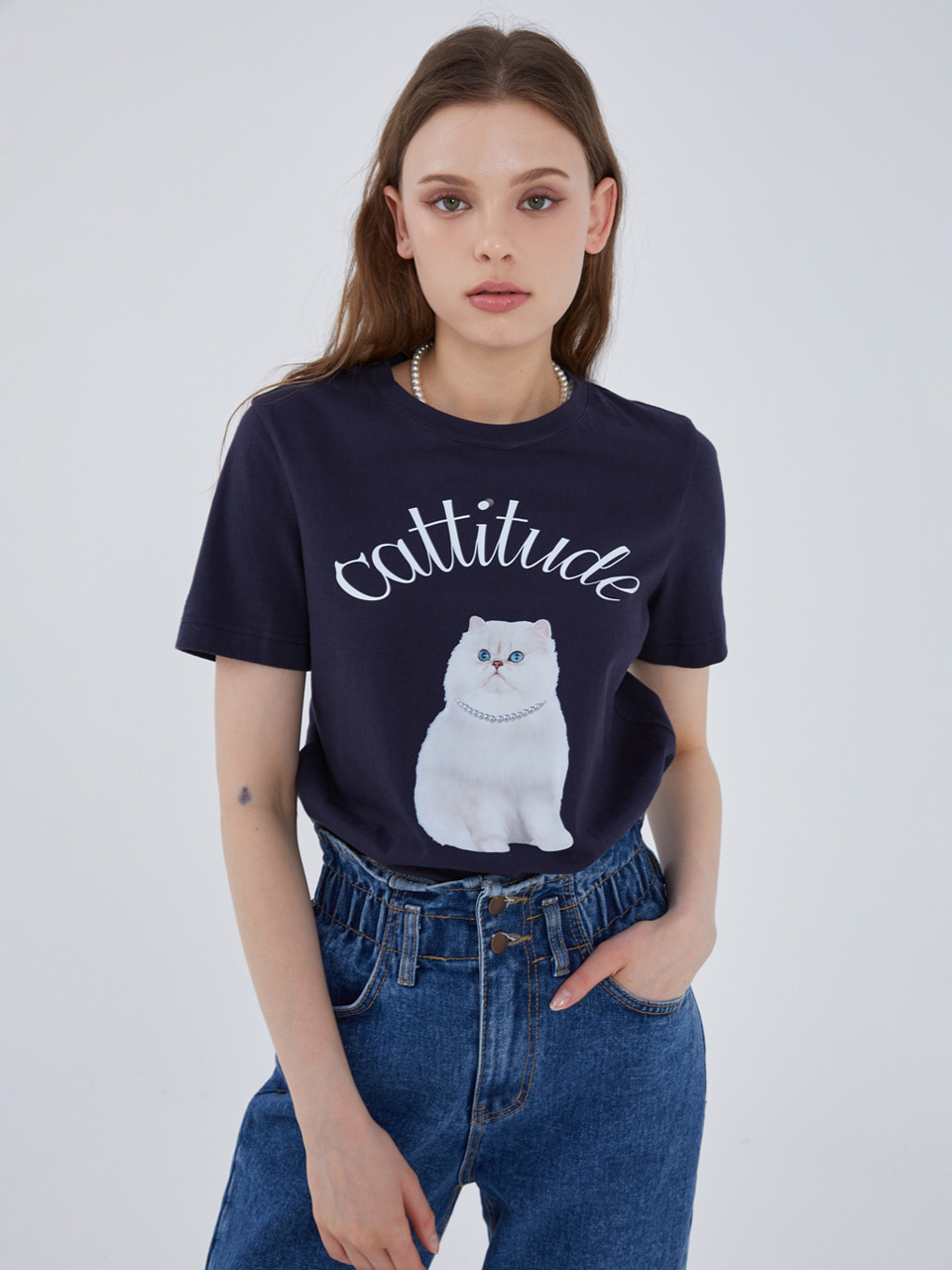 [2차 리오더] Pearl Necklace Cat T-shirt_NV